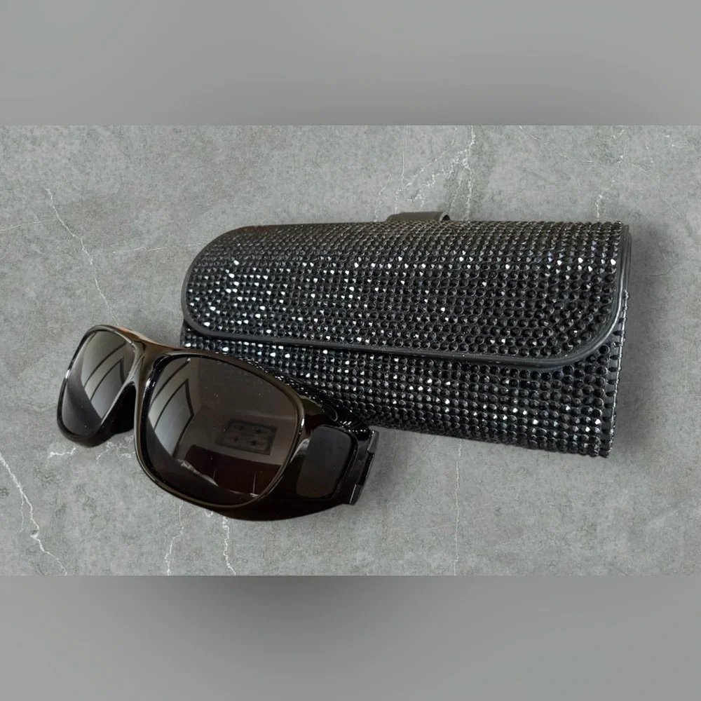 Black Sunglasses with Blingy Case